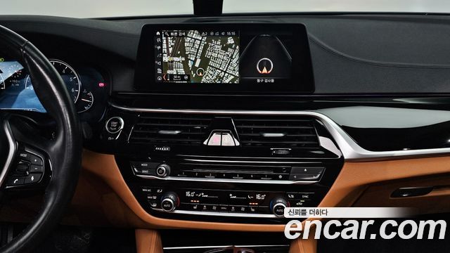 BMW 5-Series 520i Luxury