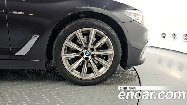 BMW 5-Series 520i Luxury