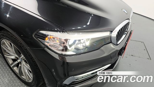 BMW 5-Series 520i Luxury