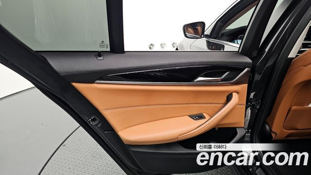 BMW 5-Series 520i Luxury
