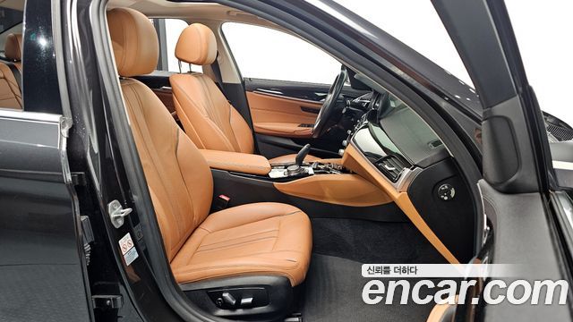 BMW 5-Series 520i Luxury
