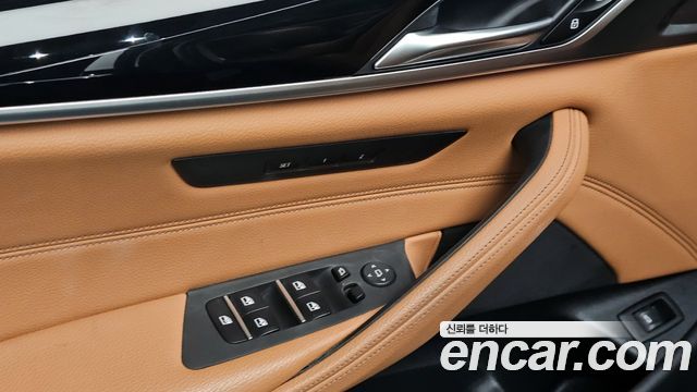 BMW 5-Series 520i Luxury