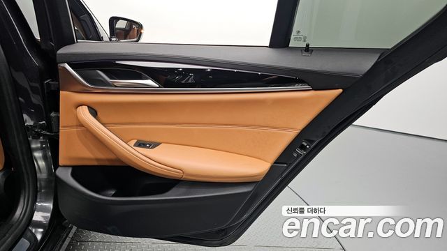 BMW 5-Series 520i Luxury