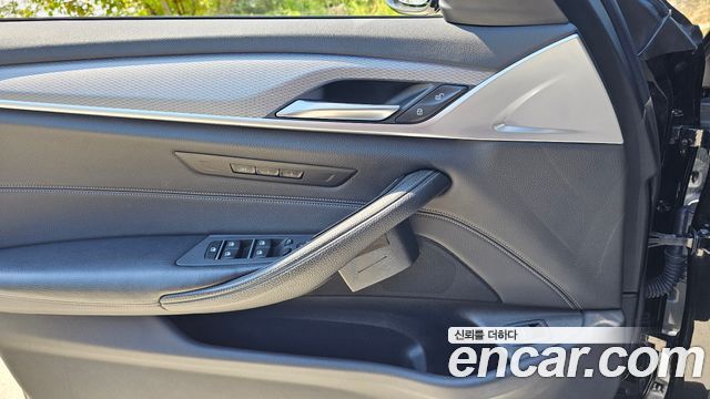 BMW 5-Series 530i xDrive M Sport Package
