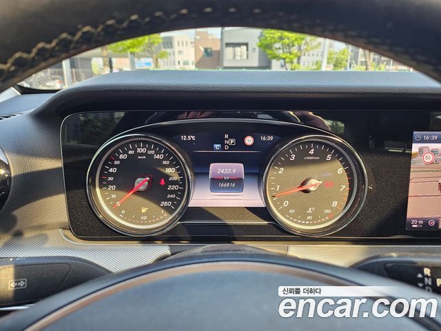 Mercedes-Benz E-Class E200 Avantgarde