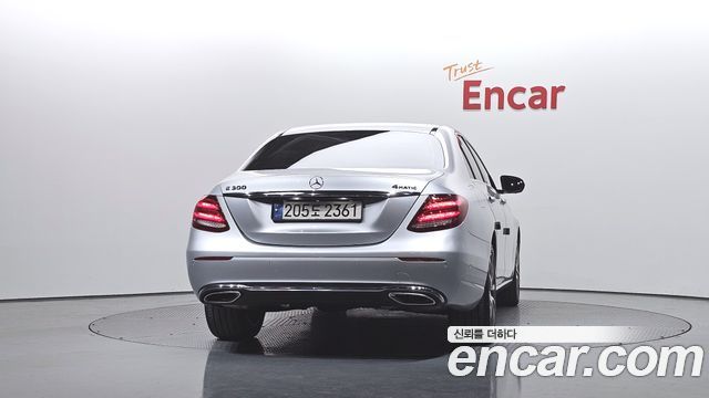 Mercedes-Benz E-Class E300 4MATIC Avnatgarde