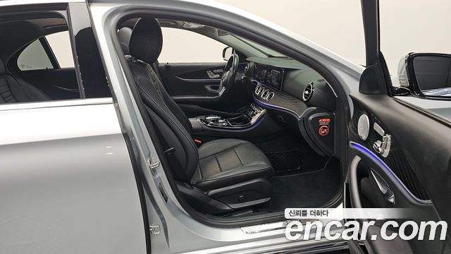 Mercedes-Benz E-Class E300 4MATIC Avnatgarde