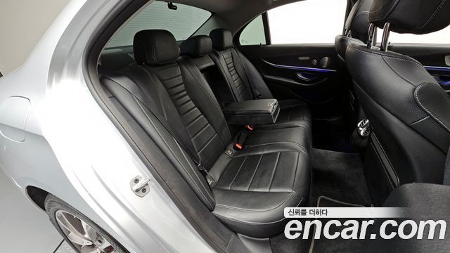 Mercedes-Benz E-Class E300 4MATIC Avnatgarde