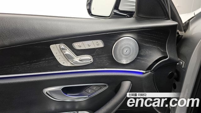 Mercedes-Benz E-Class E300 4MATIC Avnatgarde