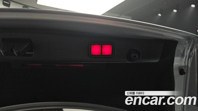 Mercedes-Benz E-Class E300 4MATIC Avnatgarde