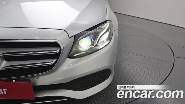 Mercedes-Benz E-Class E300 4MATIC Avnatgarde