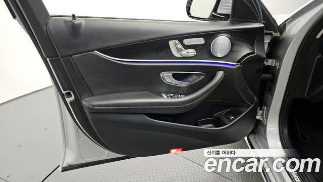 Mercedes-Benz E-Class E300 4MATIC Avnatgarde