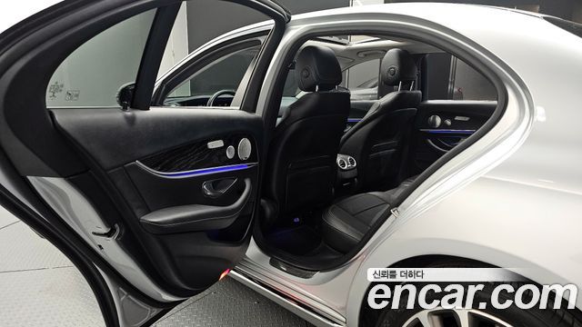 Mercedes-Benz E-Class E300 4MATIC Avnatgarde