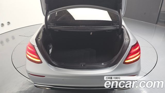 Mercedes-Benz E-Class E300 4MATIC Avnatgarde