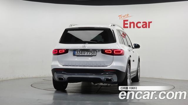 Mercedes-Benz GLB-Class GLB220