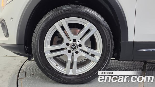 Mercedes-Benz GLB-Class GLB220