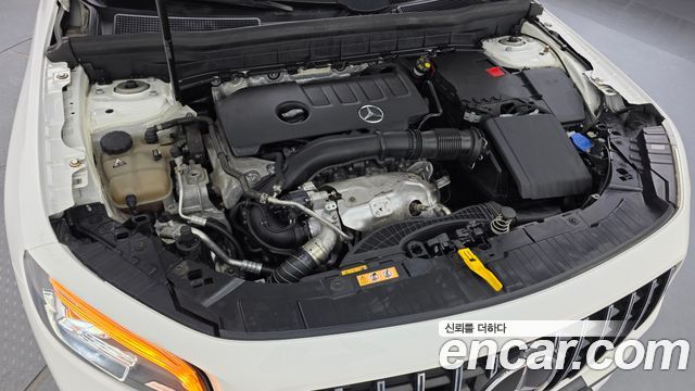 Mercedes-Benz GLB-Class GLB220
