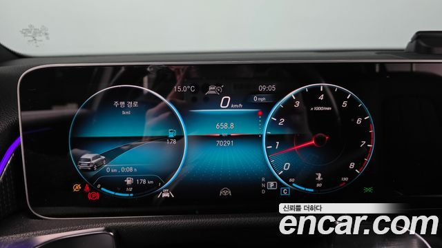 Mercedes-Benz GLB-Class GLB220