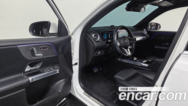 Mercedes-Benz GLB-Class GLB220