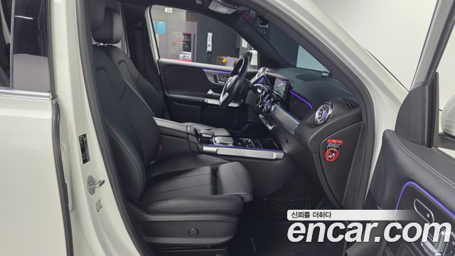 Mercedes-Benz GLB-Class GLB220