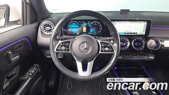 Mercedes-Benz GLB-Class GLB220