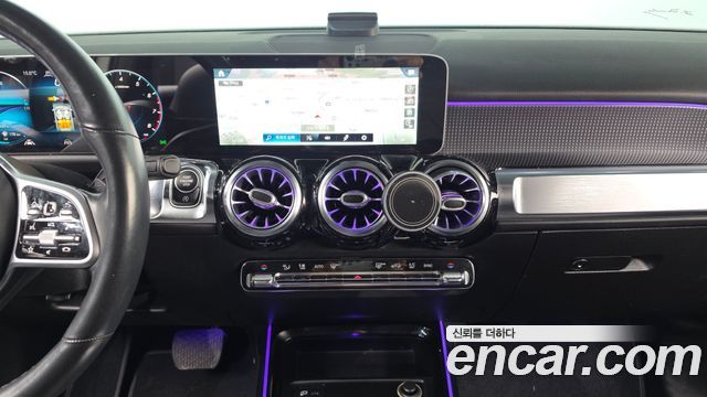 Mercedes-Benz GLB-Class GLB220