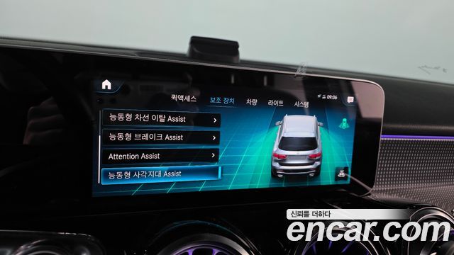 Mercedes-Benz GLB-Class GLB220