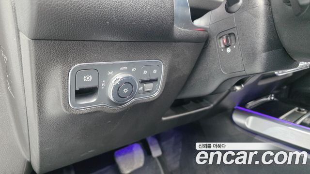 Mercedes-Benz GLB-Class GLB220