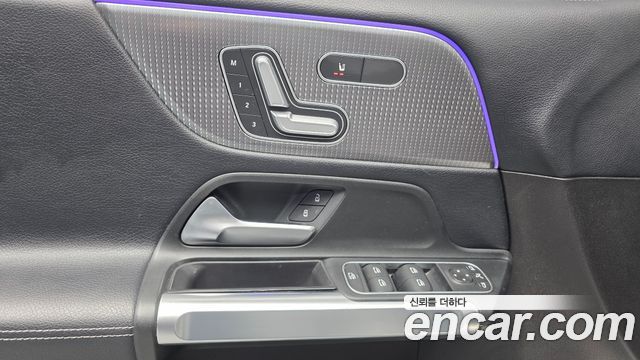 Mercedes-Benz GLB-Class GLB220
