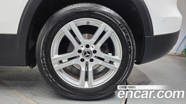 Mercedes-Benz GLB-Class GLB220