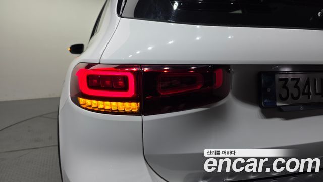 Mercedes-Benz GLB-Class GLB220