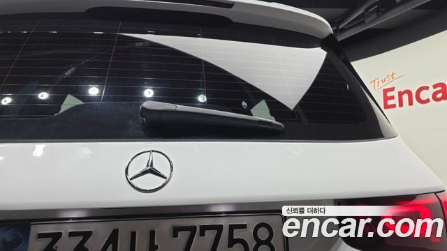 Mercedes-Benz GLB-Class GLB220