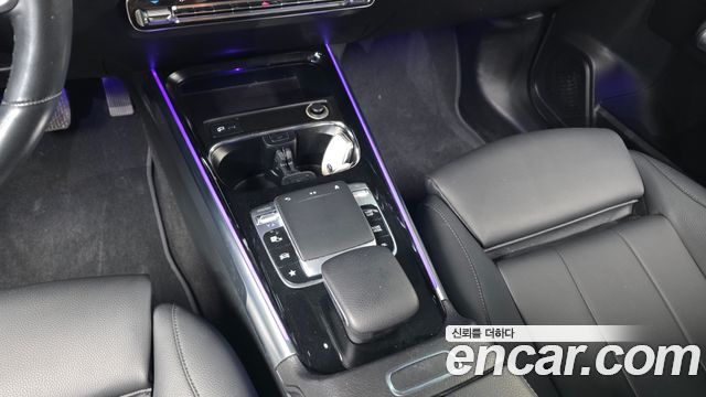 Mercedes-Benz GLB-Class GLB220