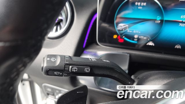 Mercedes-Benz GLB-Class GLB220