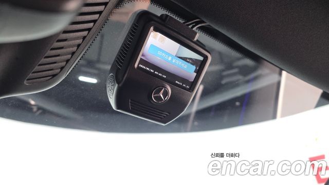 Mercedes-Benz GLB-Class GLB220