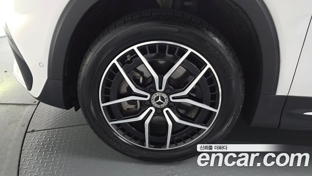 Mercedes-Benz EQB EQB300 4MATIC AMG Line