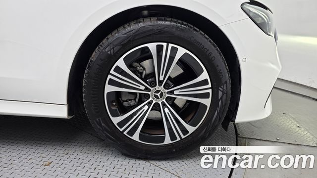 Mercedes-Benz E-Class E200 Avantgarde
