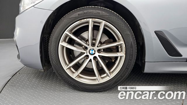BMW 5-Series 520d M Sport package