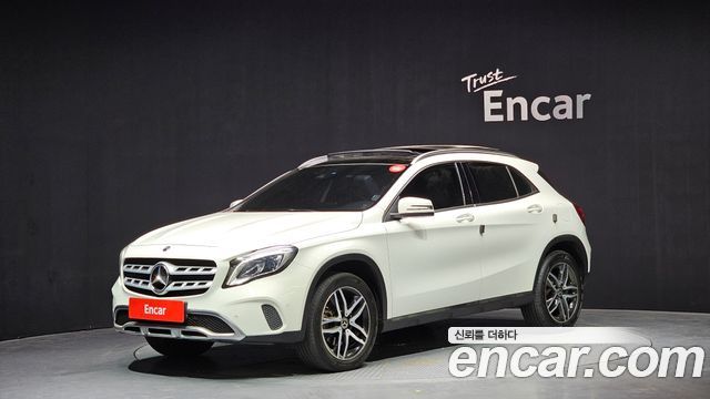 Mercedes-Benz GLA-Class GLA220 Premium