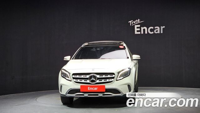 Mercedes-Benz GLA-Class GLA220 Premium