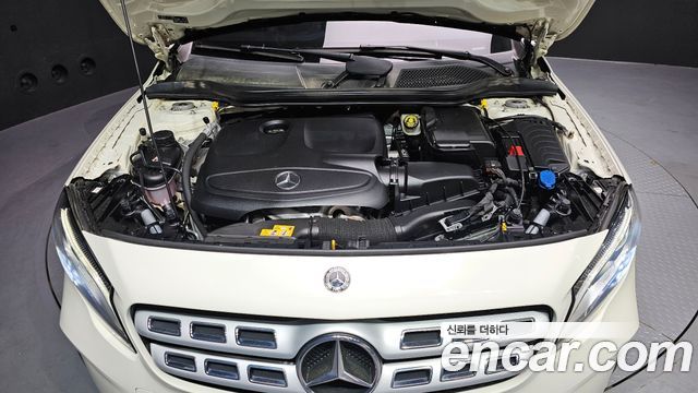 Mercedes-Benz GLA-Class GLA220 Premium