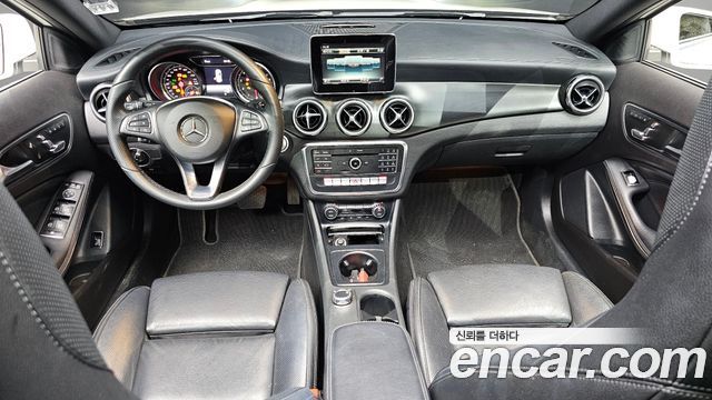 Mercedes-Benz GLA-Class GLA220 Premium