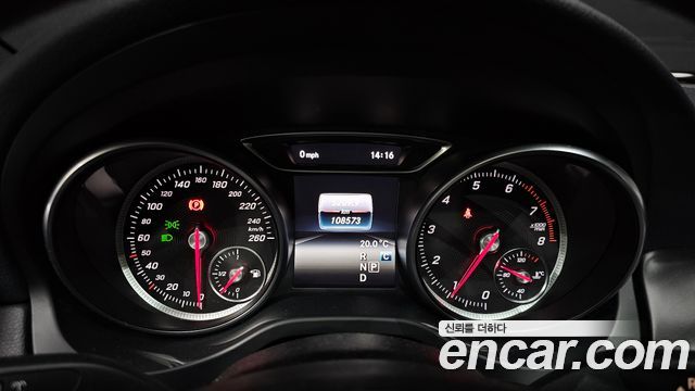 Mercedes-Benz GLA-Class GLA220 Premium