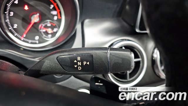 Mercedes-Benz GLA-Class GLA220 Premium