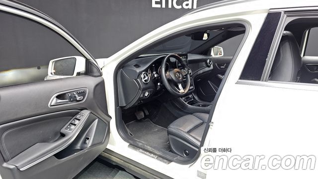 Mercedes-Benz GLA-Class GLA220 Premium