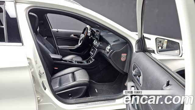 Mercedes-Benz GLA-Class GLA220 Premium