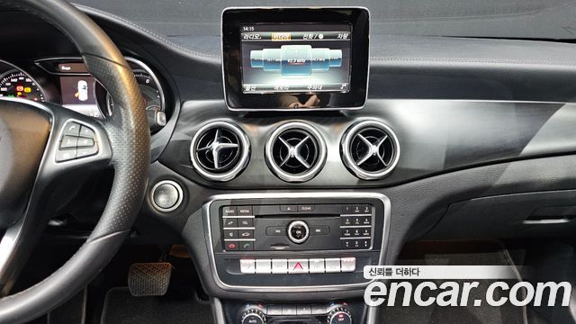 Mercedes-Benz GLA-Class GLA220 Premium