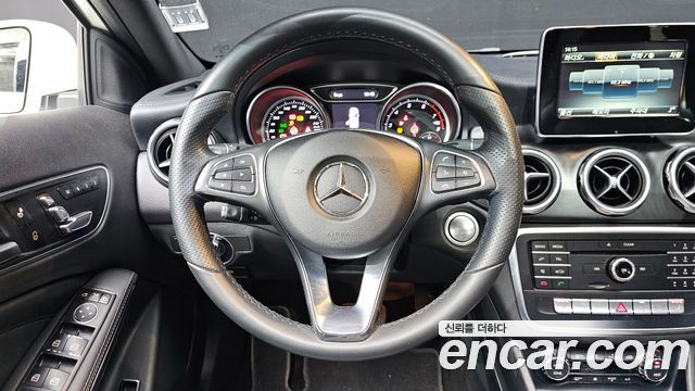 Mercedes-Benz GLA-Class GLA220 Premium