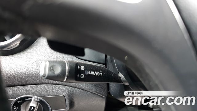 Mercedes-Benz GLA-Class GLA220 Premium