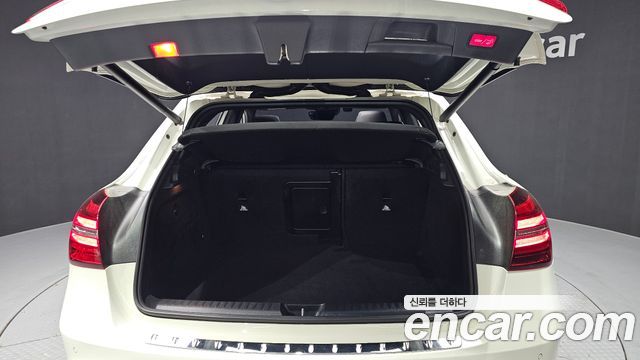 Mercedes-Benz GLA-Class GLA220 Premium